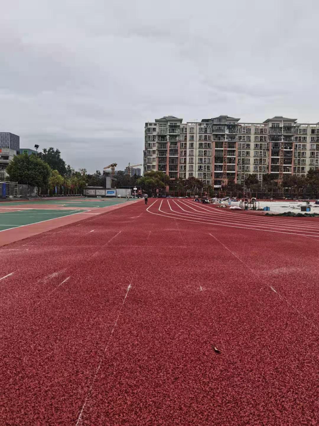 深圳市龍崗區(qū)福安學(xué)校塑膠跑道建設(shè)案例